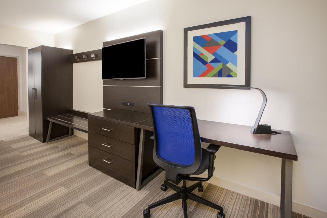 Holiday Inn Express & Suites - Dallas Market Center By Ihg Eksteriør billede