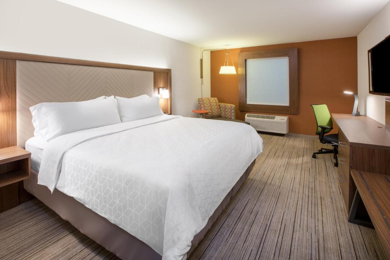 Holiday Inn Express & Suites - Dallas Market Center By Ihg Eksteriør billede
