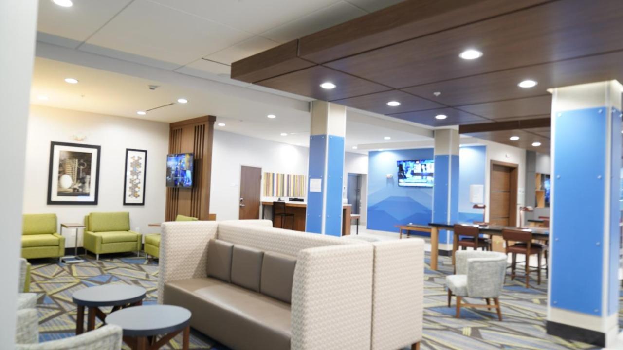 Holiday Inn Express & Suites - Dallas Market Center By Ihg Eksteriør billede